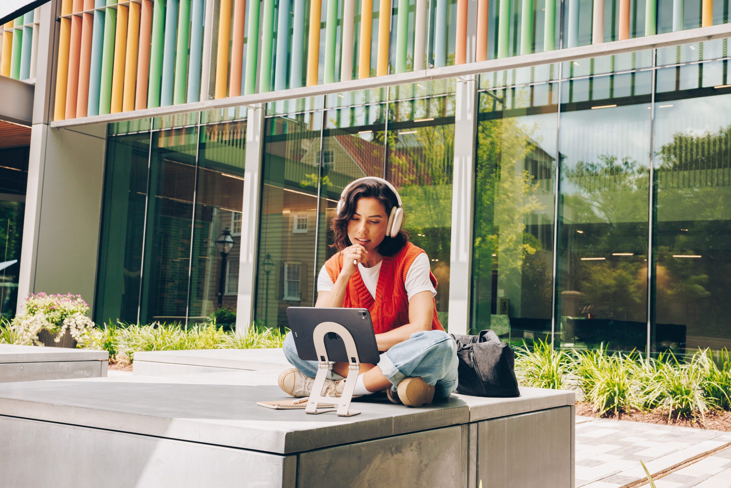 Twelve South Curve Mini: Compact Design, Maximum Versatility 6 Twelve South Curve Mini: Compact Design, Maximum Versatility 2