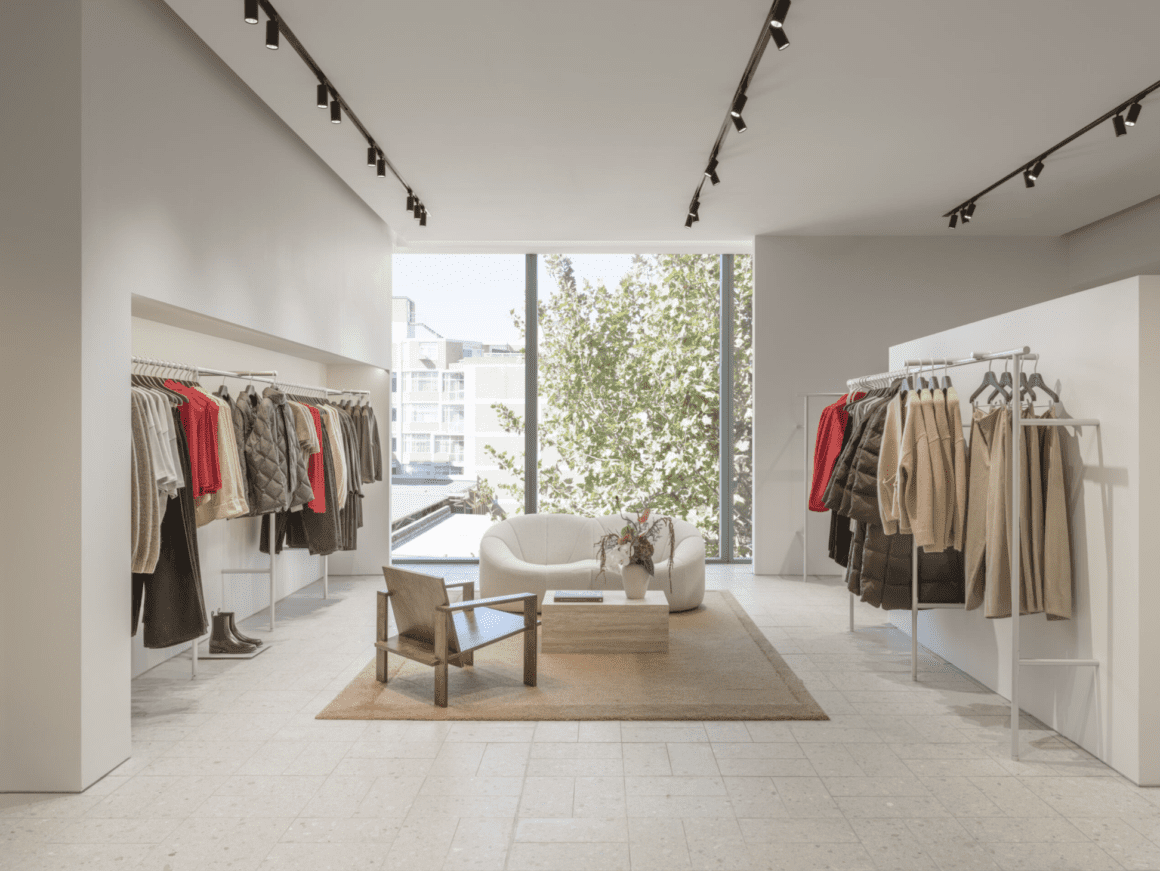 COS CHATSWOOD CHASE: A NEW DESIGN-LED STORE EXPERIENCE IN SYDNEY’S CHATSWOOD CHASE 1 COS CHATSWOOD CHASE