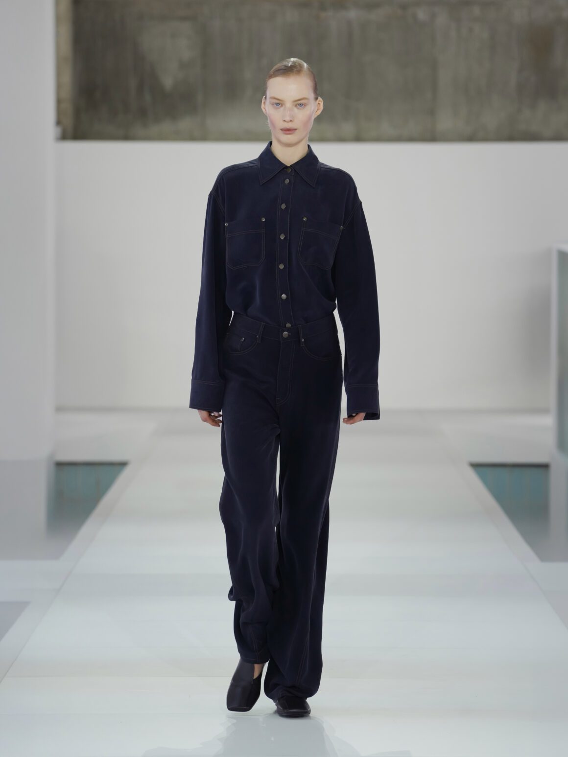COS Stages a Cinematic Debut in Seoul with Its Spring Summer 2026 Collection 4 COS Stages a Cinematic Debut in Seoul with Its Spring Summer 2026 Collection 3