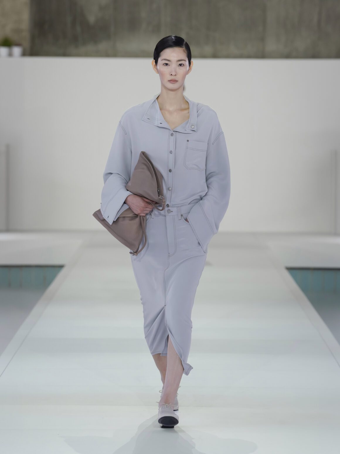 COS Stages a Cinematic Debut in Seoul with Its Spring Summer 2026 Collection 3 COS Stages a Cinematic Debut in Seoul with Its Spring Summer 2026 Collection 2